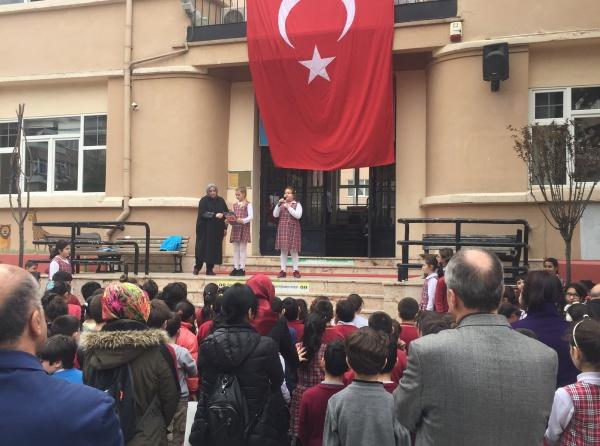 İstiklal İlkokulu İstiklal Marşımızın Kabulünü büyük bir coşkuyla kutladı.
