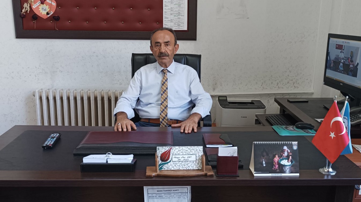 Yeni Okul Müdürümüz  Hüseyin Avni ÇAT 31 Temmuz 2023 tarihinde İstiklal ilkokulundaki görevine başlamıştır.